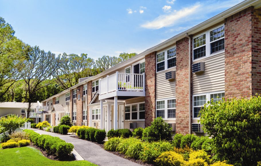 Apartments in Coram, NY Pinewood Village Luxury Apartments